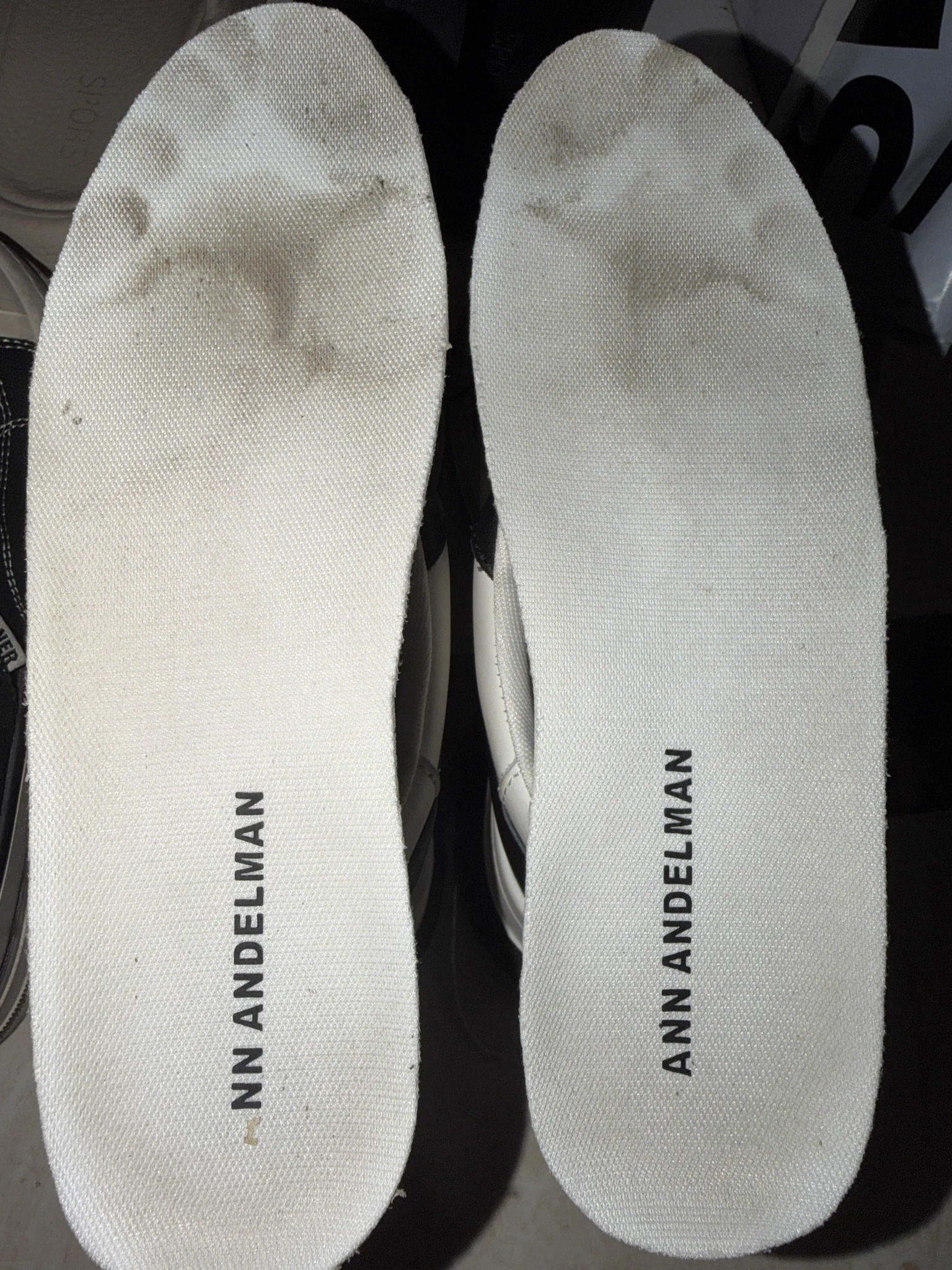 鞋垫现在也有市场？🤣 https://t.co/FuT7uqCz85