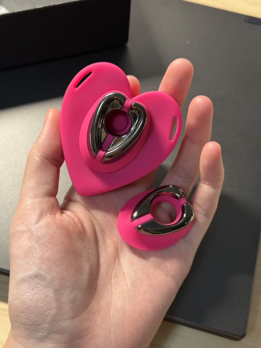 我建议这两天大家先不要拍偷心了，因为电击版本13号左右就要出来了。电击版也有普通的吮吸头，所以…其实这几天双十二哪怕低价入也没必要。
当然啦！不喜欢电击版的想双十二入手的也可以去店里滴滴我，⁄(⁄⁄•⁄ω⁄•⁄⁄)⁄给宝们改价全网最低。 https://t.co/lBfyuXCLOy