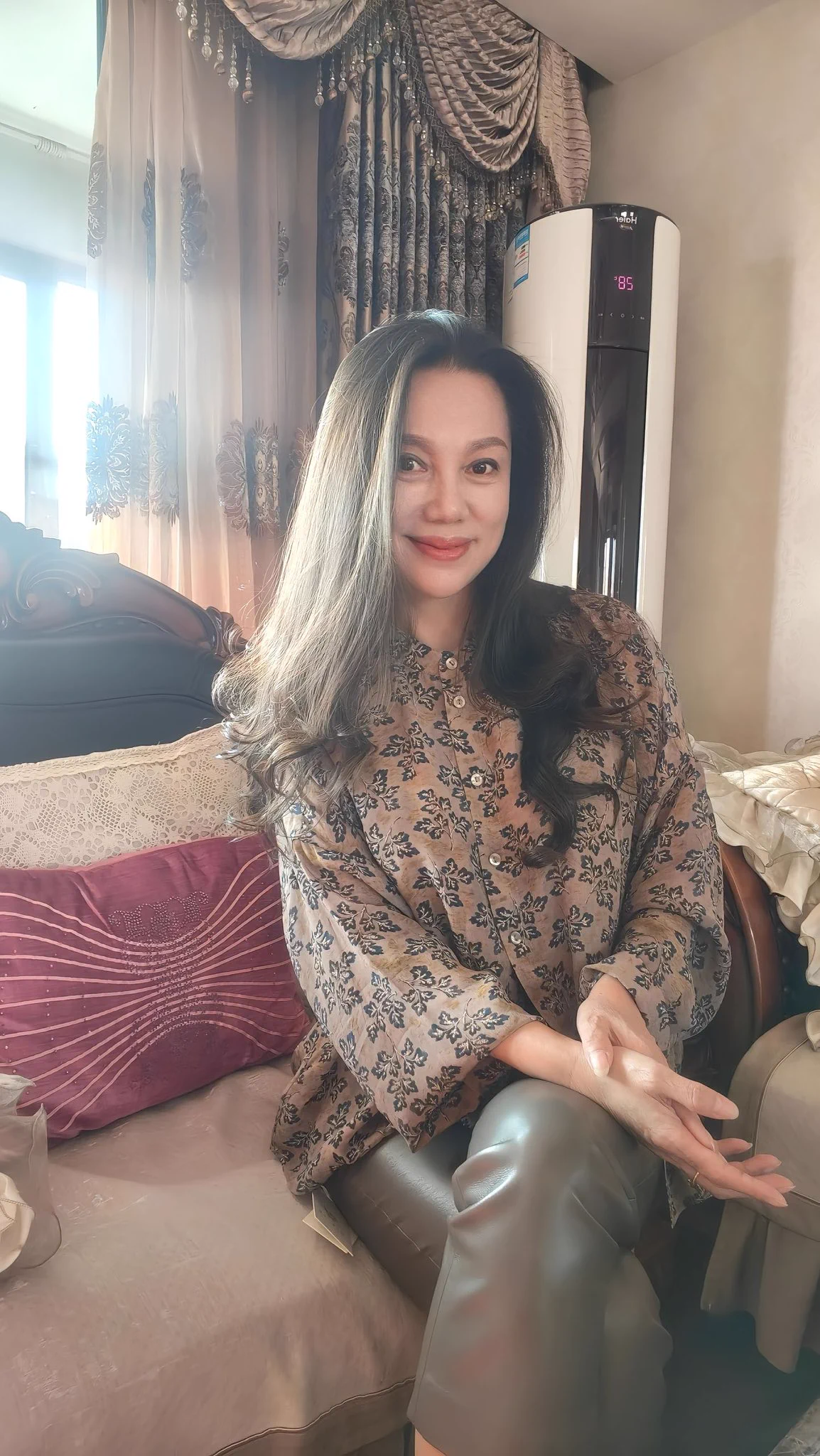 烟台54岁风采依旧的红姨 https://t.co/ZM9562efML