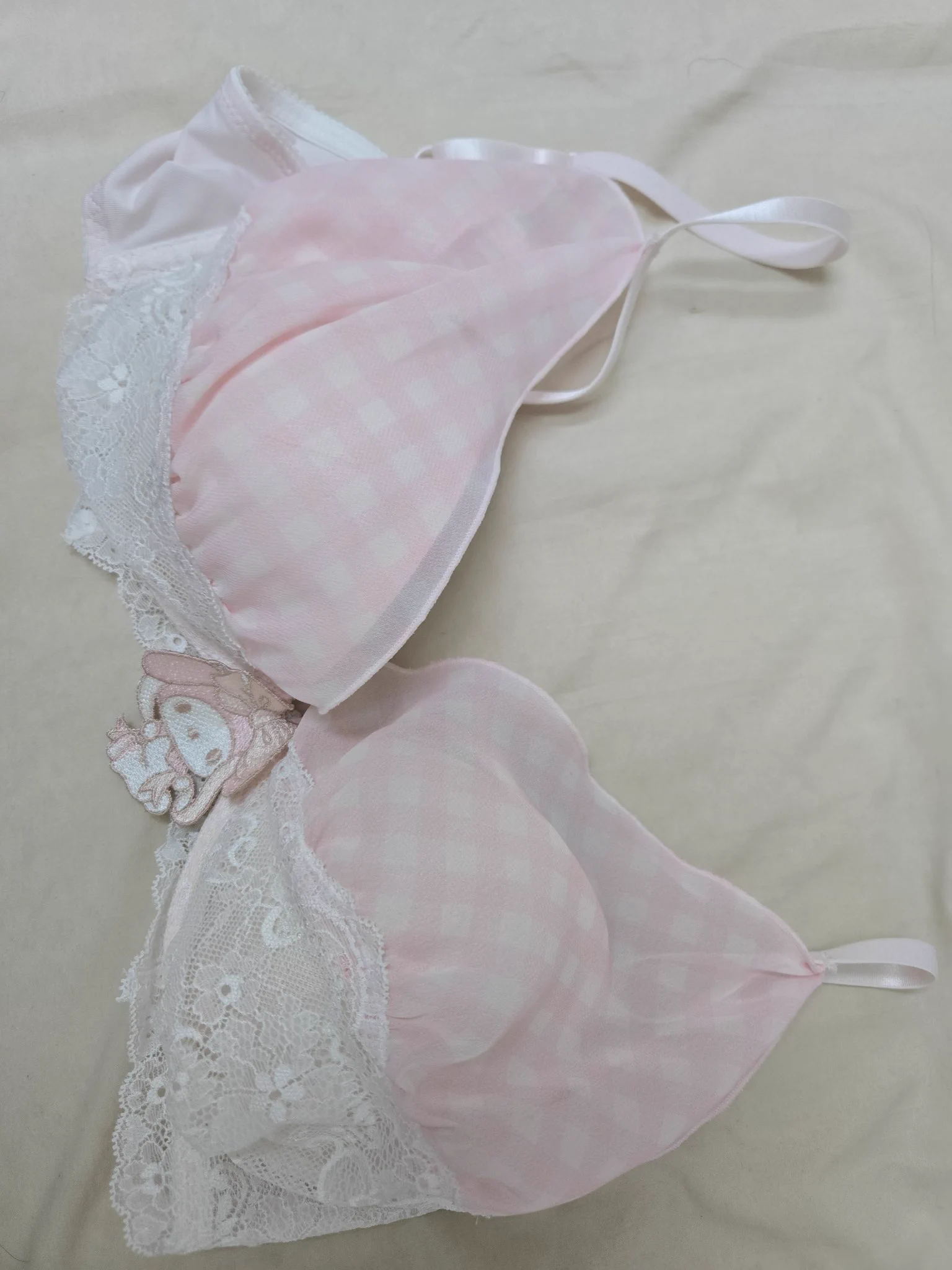 更新
白色船襪500
美樂蒂內衣1500
草莓內衣1500
藍色蕾絲內衣2000

不附照片 僅寄送 無面交 需先匯款 不客製化 穿一天

購買任意商品，想要的話可以索取防走光貼下面的東西（雖然我好像是一年前用的他，因為太不防走光，後來都不用ㄌ），或是衣服（洗乾淨ㄉ），送完為止 https://t.co/noaxy2N4hm