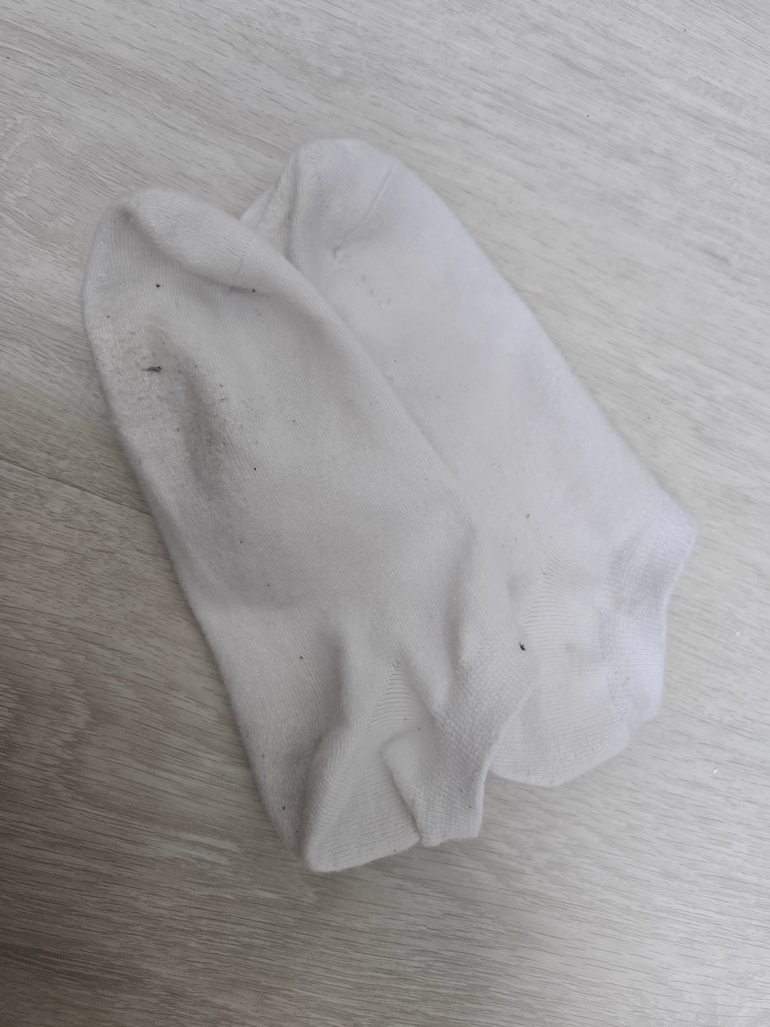 更新
白色船襪500
美樂蒂內衣1500
草莓內衣1500
藍色蕾絲內衣2000

不附照片 僅寄送 無面交 需先匯款 不客製化 穿一天

購買任意商品，想要的話可以索取防走光貼下面的東西（雖然我好像是一年前用的他，因為太不防走光，後來都不用ㄌ），或是衣服（洗乾淨ㄉ），送完為止 https://t.co/noaxy2N4hm