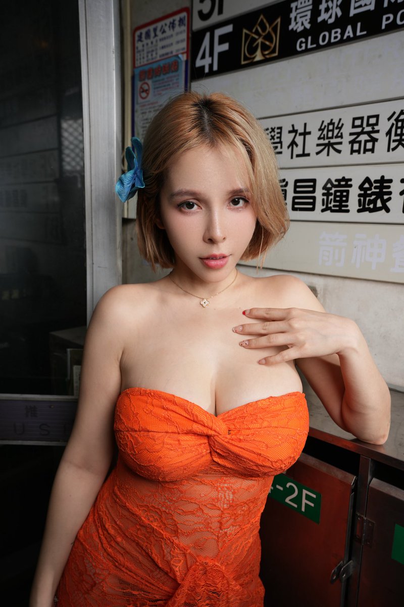 「 日子很忙，但她很香。」

有時候日子很趕，
有時候世界很吵，
但只要翻到這一頁， 

就會發現—

原來生活不用那麼正經，
聞起來香香的就好～

香菱，陪你過一整年。

【 香菱最新2026寫真桌曆 】

開放預購時間 12/21 - 12/30
🔥限時開放，火速下單🔥

https://t.co/lbEIm2ODMT https://t.co/QC9eYhAWkc