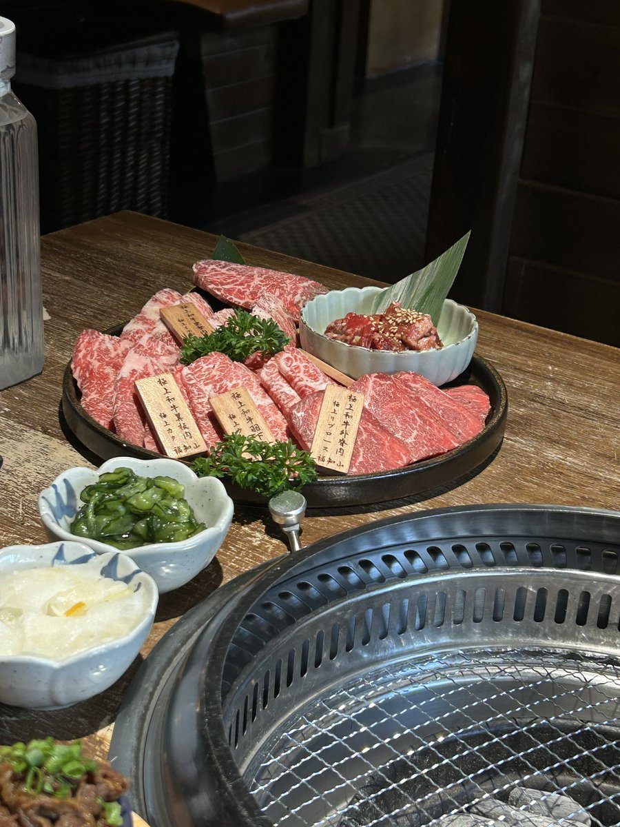 最好吃的三文鱼忘了拍
明天还吃羊肉砂锅
吃完就好好减肥（发誓！ https://t.co/KNCFcSvOu0