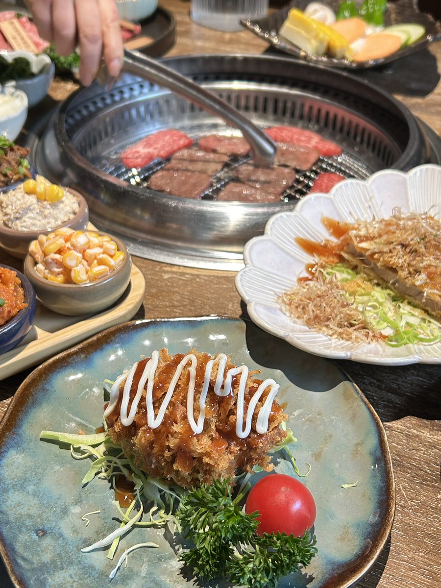 最好吃的三文鱼忘了拍
明天还吃羊肉砂锅
吃完就好好减肥（发誓！ https://t.co/KNCFcSvOu0