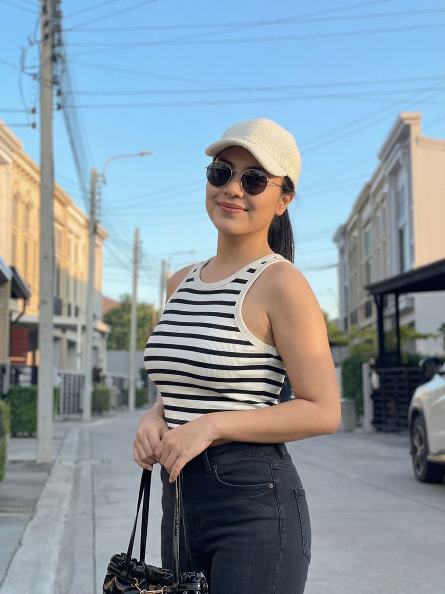 พอเราไม่โป๊ เธอก็คงไม่อยากทัก 🙂‍↔️ https://t.co/3hSEb9UrbD