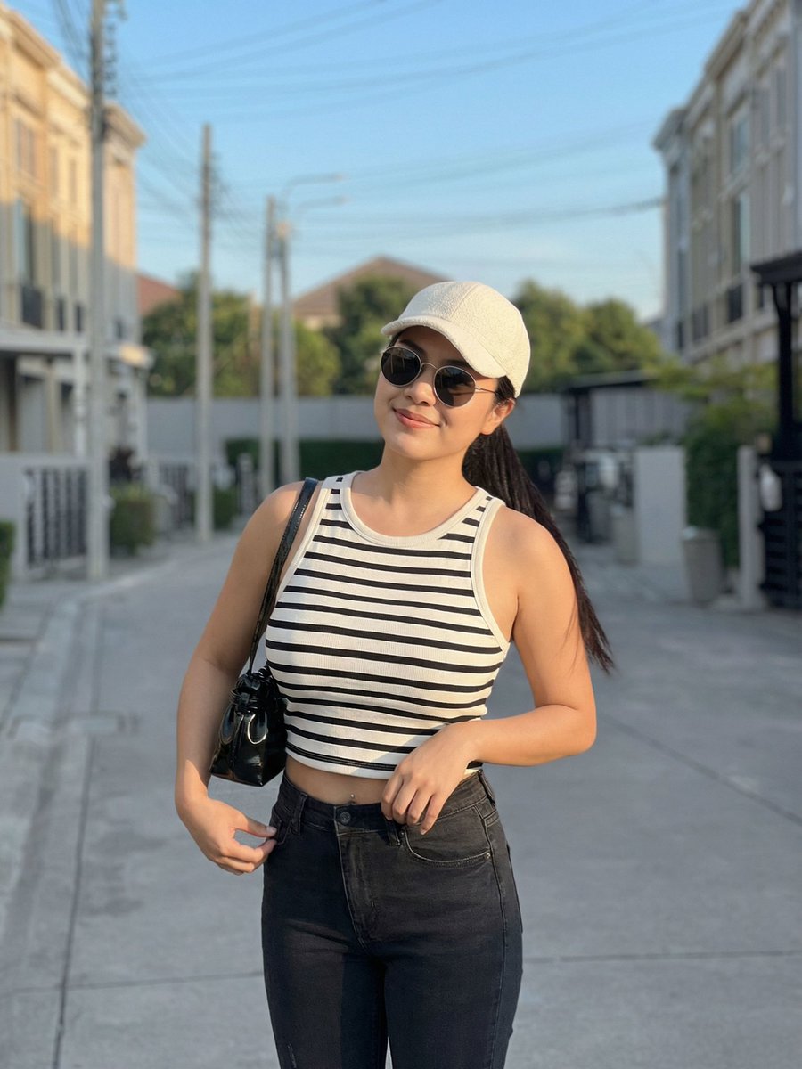 พอเราไม่โป๊ เธอก็คงไม่อยากทัก 🙂‍↔️ https://t.co/3hSEb9UrbD