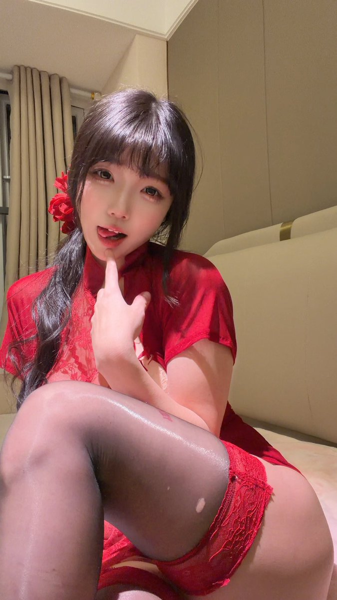 ahegao 🥵 https://t.co/KKcv9nL479