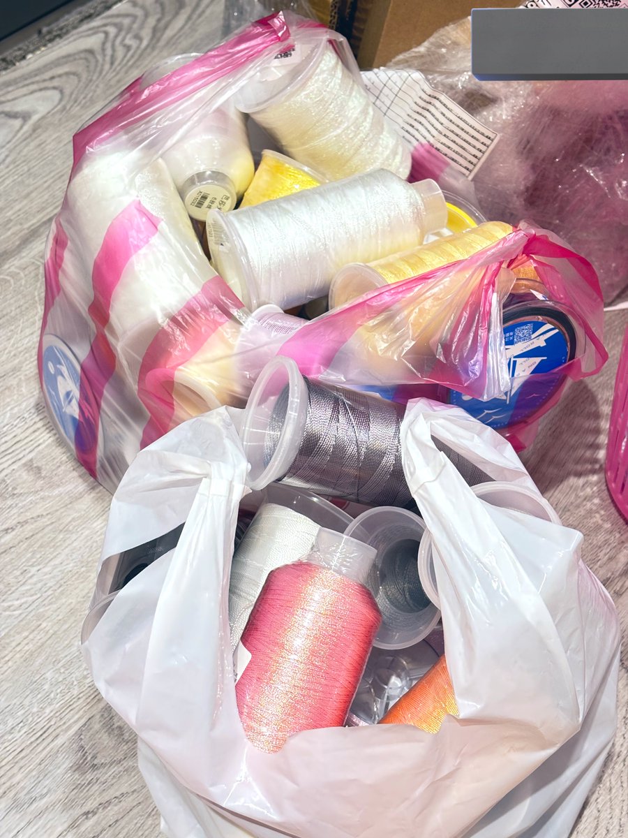 我現在是線材富翁
好多超級無敵美的線😻
這個數量可以開店了吧
但我真的超白痴
沒有好好確認訂單只一味的瘋狂亂買
結果買到太多重複的🫠🫠 https://t.co/qmSGy177T1