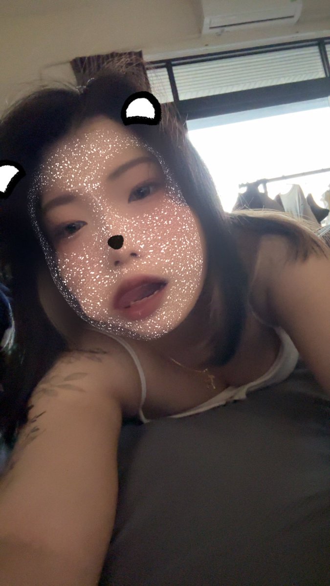 隨手拍拍

這特效太可愛ㄌ 好像不太適合我
但我用一般ㄉ又看起來很兇-.- https://t.co/KwcnriRMVt