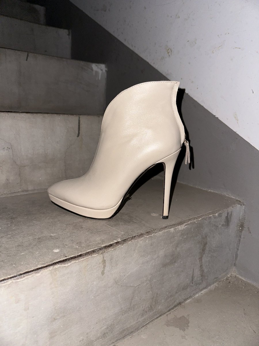 今天来解锁董事长骚短靴，太刺激鞋子浓浓的奢香味，急忙拿到楼梯间遵循先舔后射好刺激。全系列更新组织内部大家登机即可2026携手开启美好乐图乐视家园🌍永不掉队。 https://t.co/q6E1XQjftw