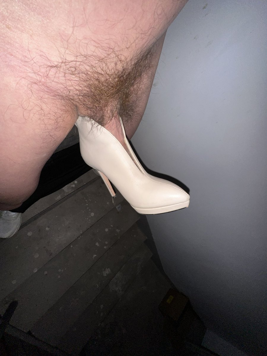 真他娘的过瘾，鞋子主人知道我这样伺候她的骚鞋该有多高兴😊 https://t.co/bqRrfHbkzN