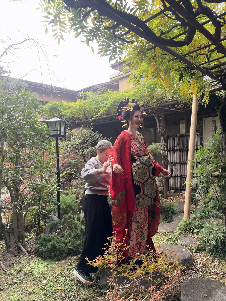 2025年もありがとうございました◡̈
みんなのおかげで、笑顔あふれる一年になりました☺️💗
来年も一緒に、新しい景色を見に行こうね✨

写真は「グラビアン魂アワード」で
みうらじゅんさん＆リリー・フランキーさんより
“みうらリリー賞”を受賞したグラビアです☺︎

今年も本当にありがとう。
良いお年をお迎えください🫶🏻

#2025