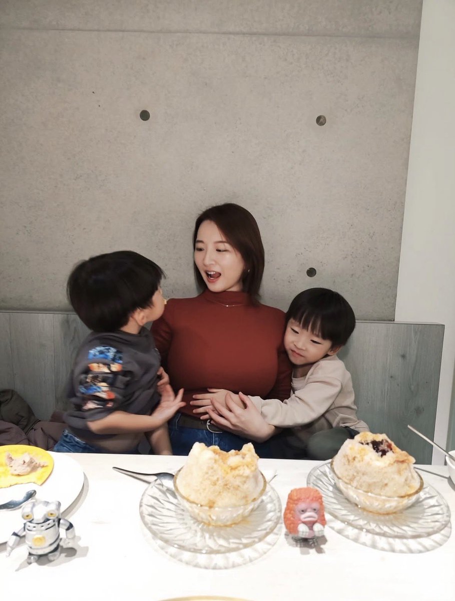 2025年一切上軌道投資績效不錯小孩聰明可愛老公很完美這個家很美雖然發生一些匪夷所思的爛事至少我努力維持跟老公的感情讓家幸福美滿 https://t.co/FxvdIjPKI2