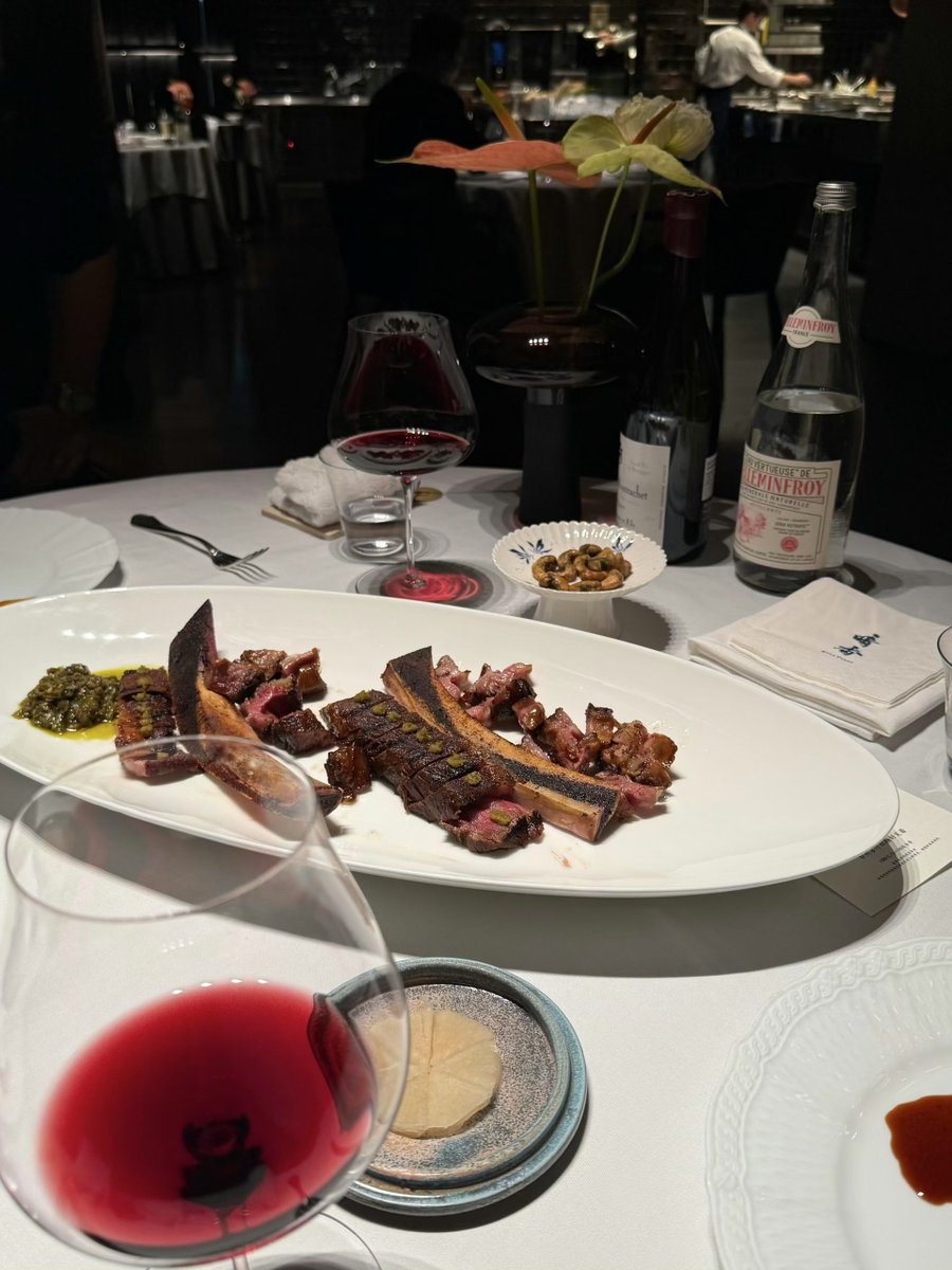 慢慢吃饭，慢慢喝酒。
世界再吵，今晚只想把这一口热汤和红酒喝完。 https://t.co/5zTHeS5Gbc