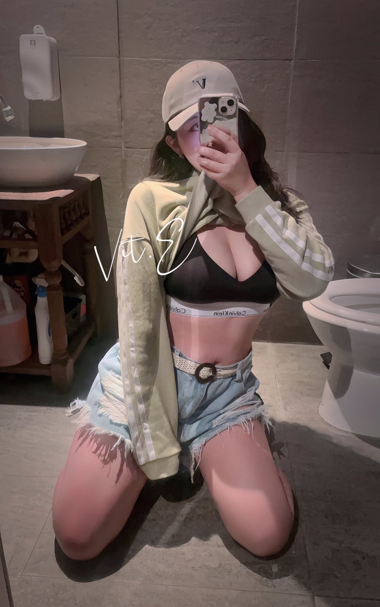 休假的日子才會穿得比較休閒ʕ •ᴥ•ʔ

#不在辦公室 #barvintage https://t.co/D7PGq8J0T5