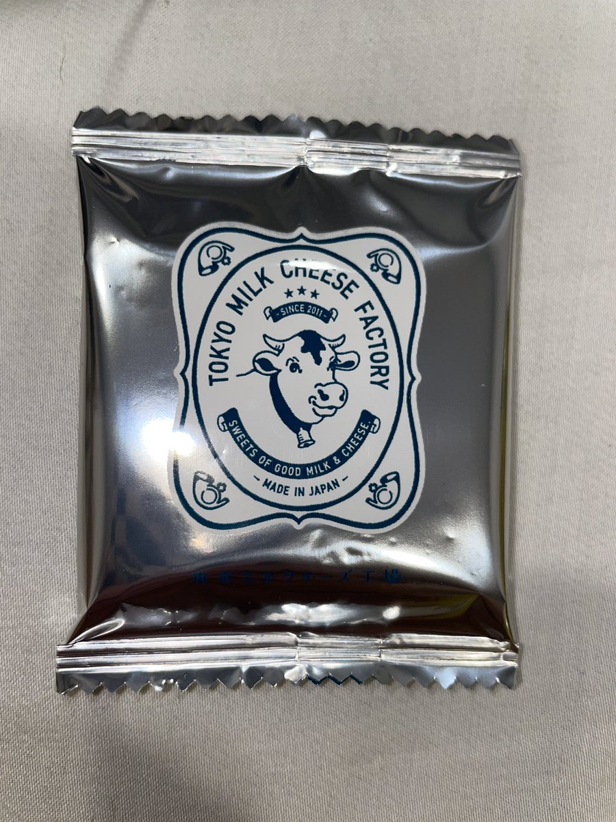 好像是有名的乳牛起司餅乾，唉唉大失望，不是我愛的味道，但男友很愛（主觀覺得海鹽比蜂蜜好吃） https://t.co/tjQCkWDCDp