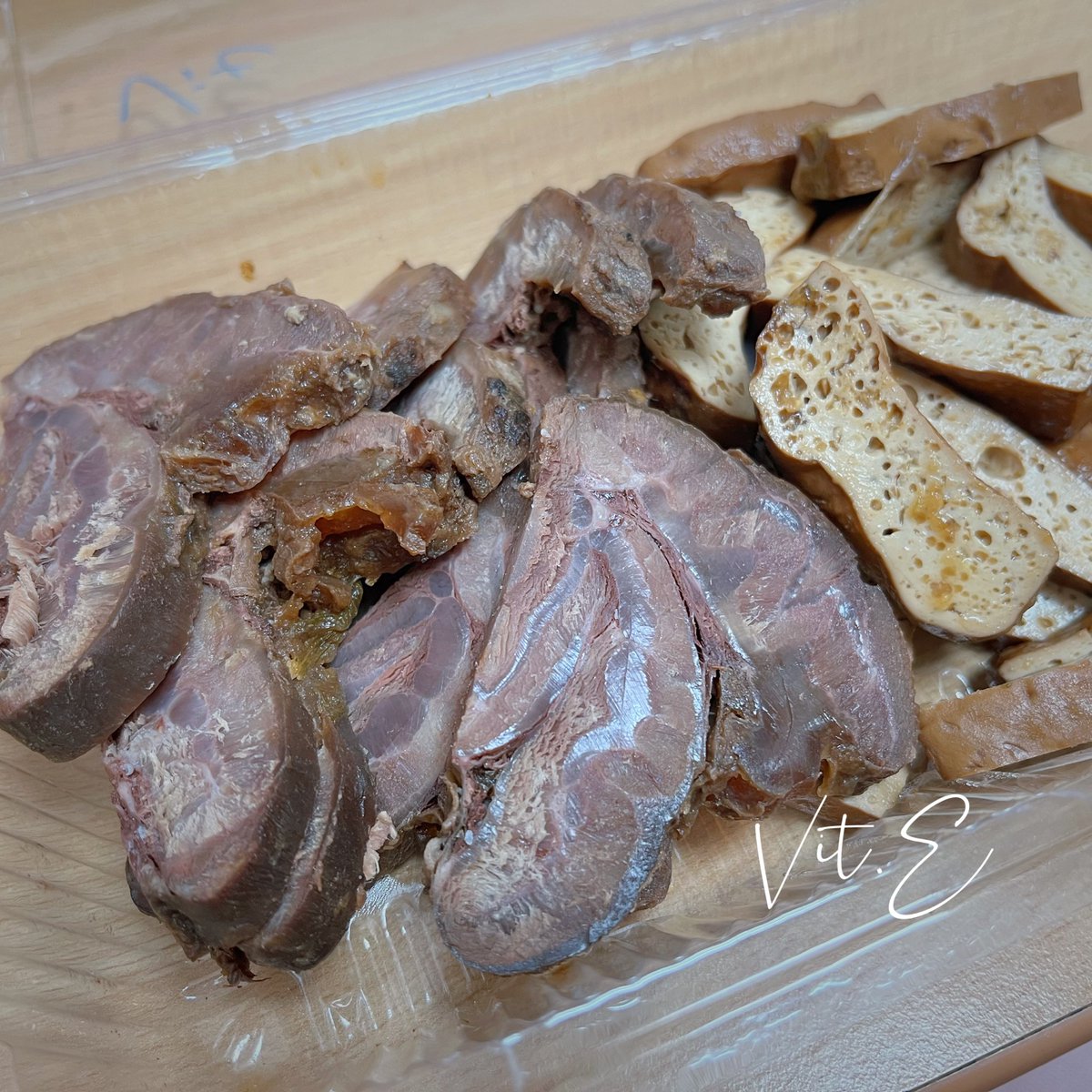 因為布丁太可愛
某天我鬼迷心竅的抖內了三寶三天份的罐罐給 @how13326864 …
於是就收到了推特著名美食(✽´ཫ`✽)

#OL吃什麼 

三寶那三天都不跟我貼貼
所以滷牛腱也沒有他的份了哼哼😌 https://t.co/zGtsKkSJbL