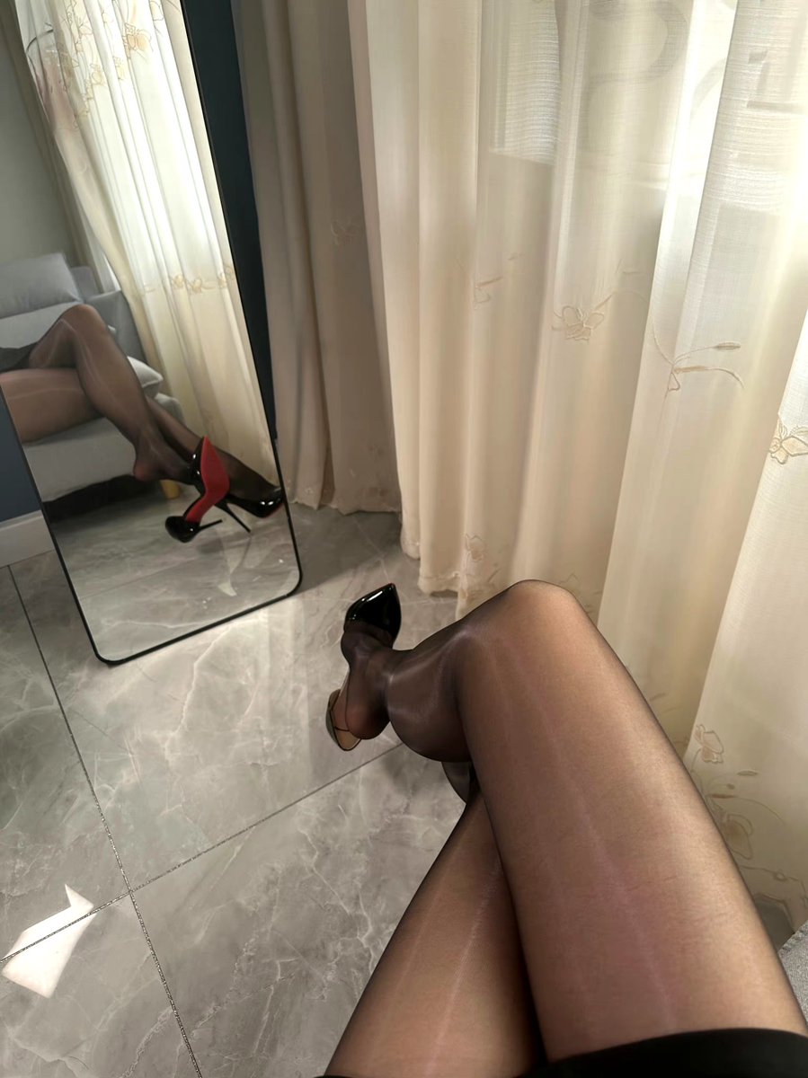 🧦 @0zitong 
#九尾紫瞳 
早上会想我吗？😘 https://t.co/RcDrWnJKYb