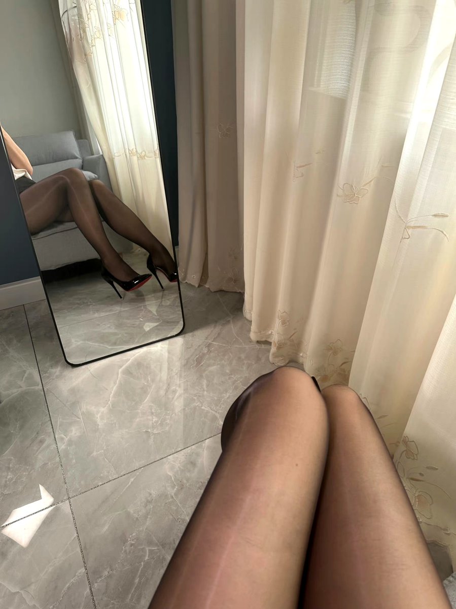 🧦 @0zitong 
#九尾紫瞳 
早上会想我吗？😘 https://t.co/RcDrWnJKYb