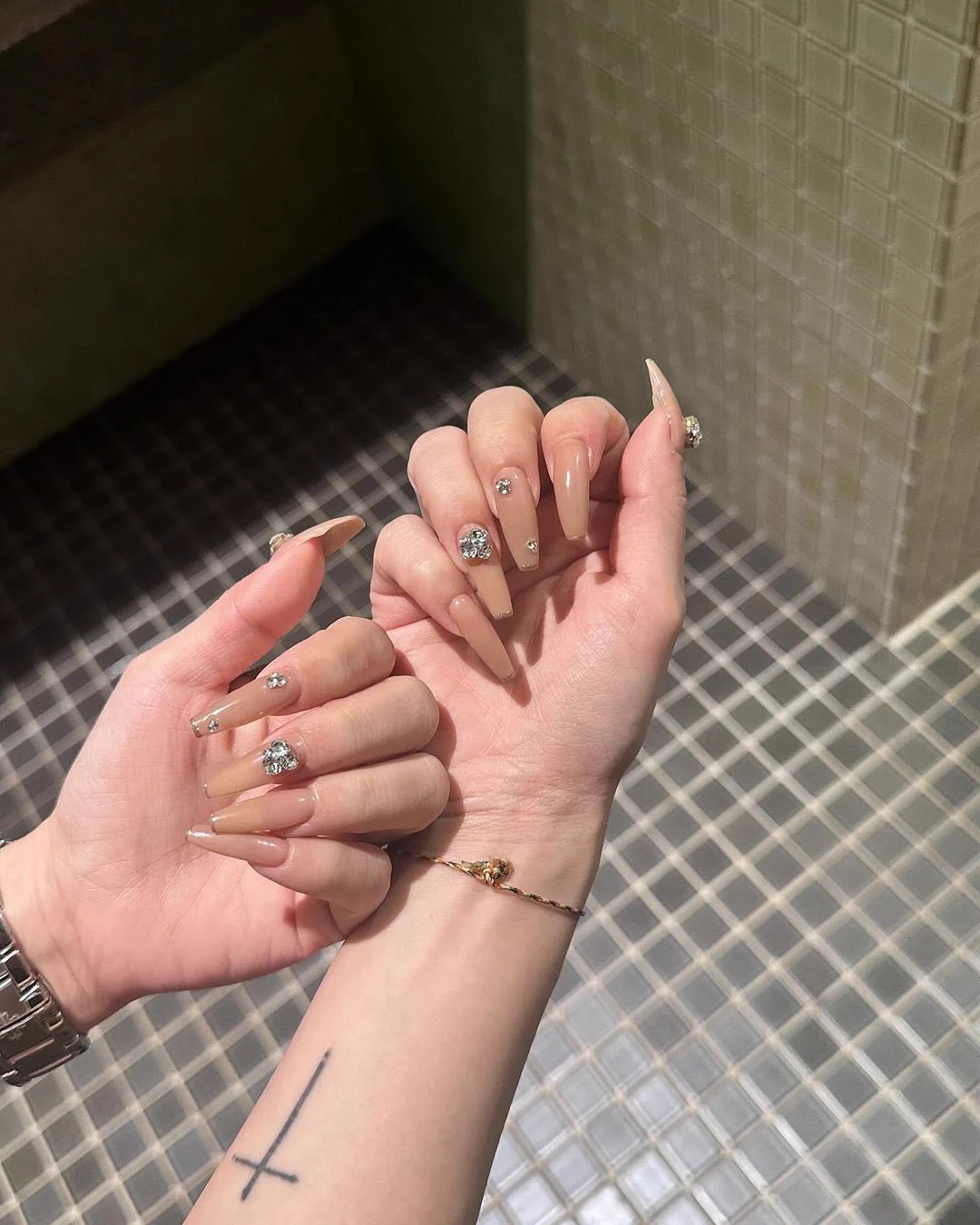 美甲的盡頭是裸色💅報香菱的折扣碼「love30」可以再折50元@kinsleysalon_official https://t.co/hTfu5ENxuK