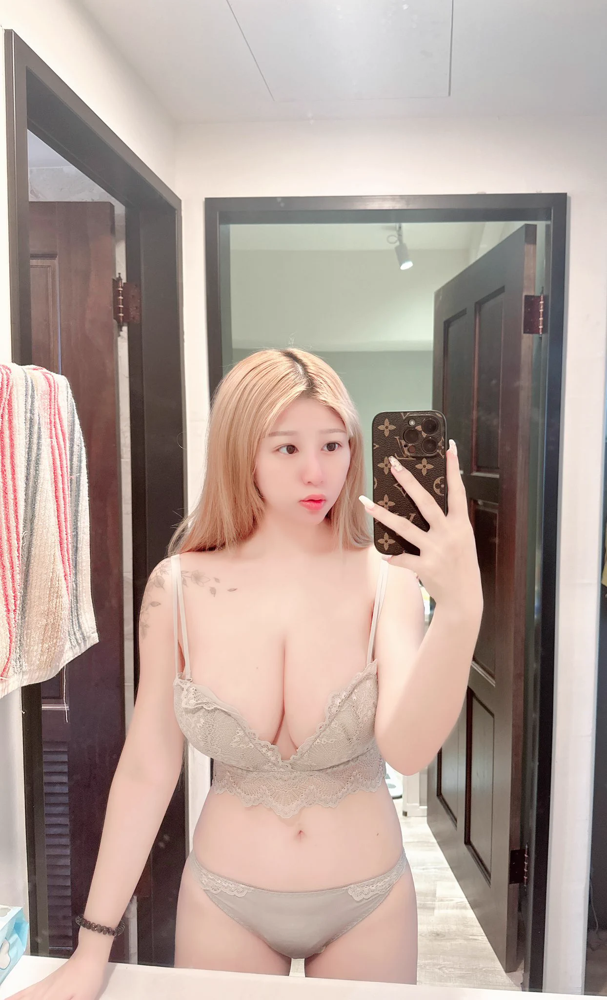 誰要跟我出門約會🥵 https://t.co/QjeSGcOxzO