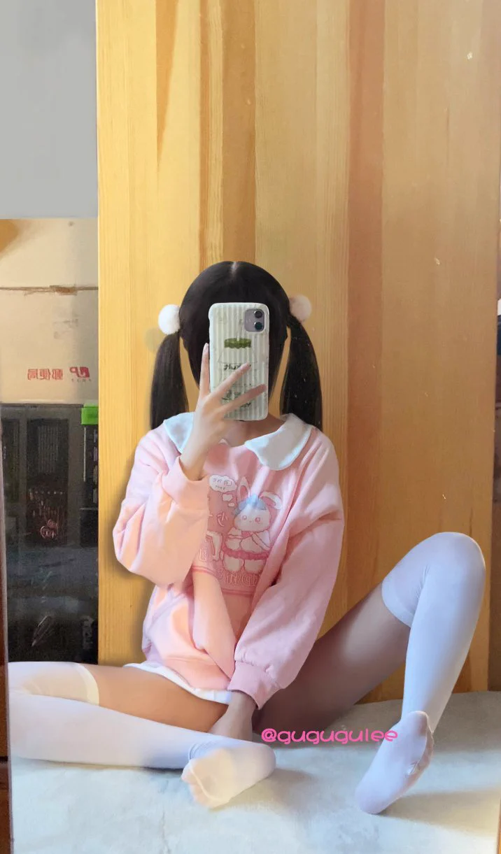 这是由4090最新跑出的AI李梅家居服图hh
由背景的4090特别赞助发出 https://t.co/jTJhTcRpHg