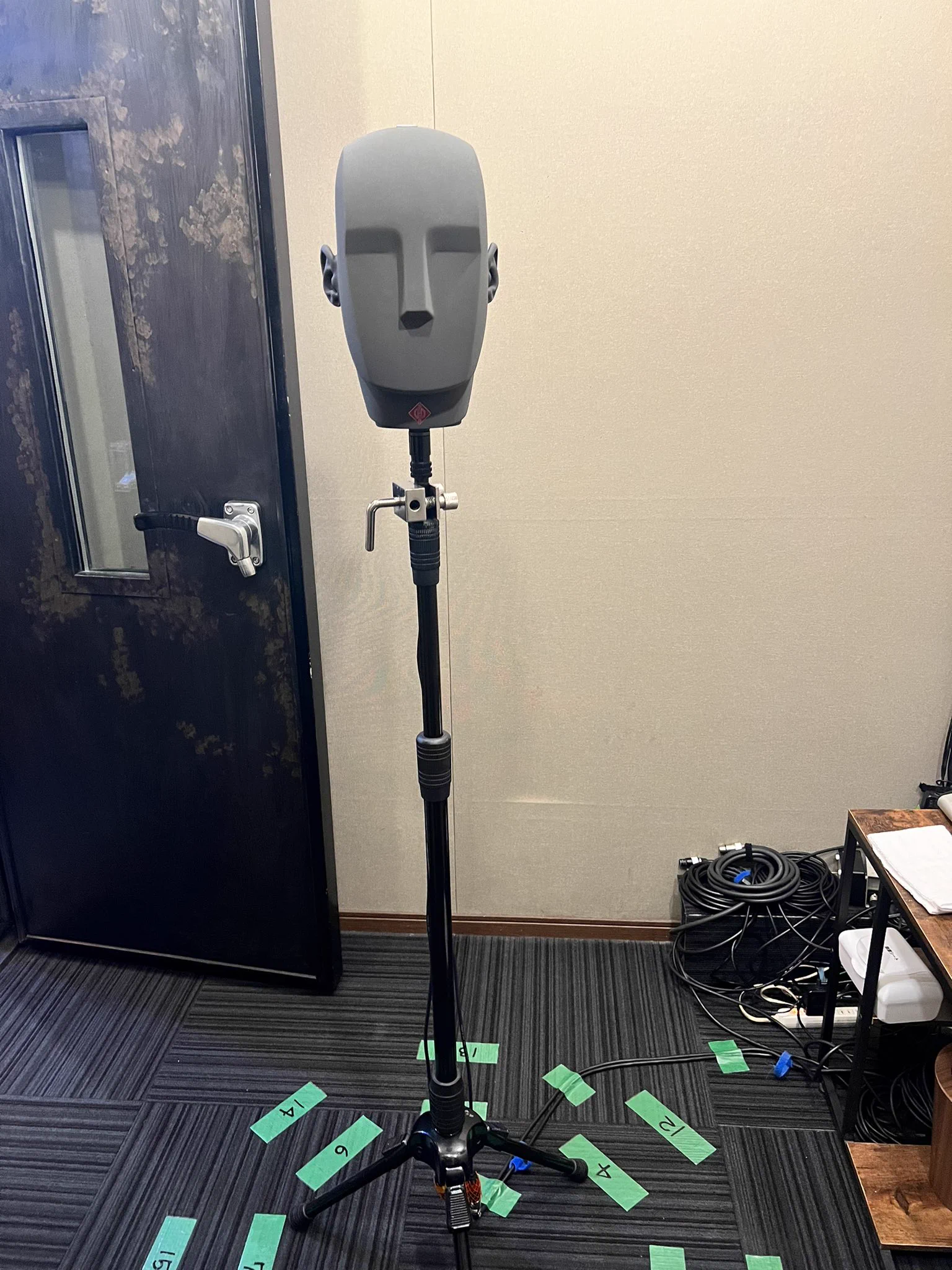 今日は声のみのお仕事してきたよ📣どんな作品になるか予想してください💁 https://t.co/OVCuTW18ev