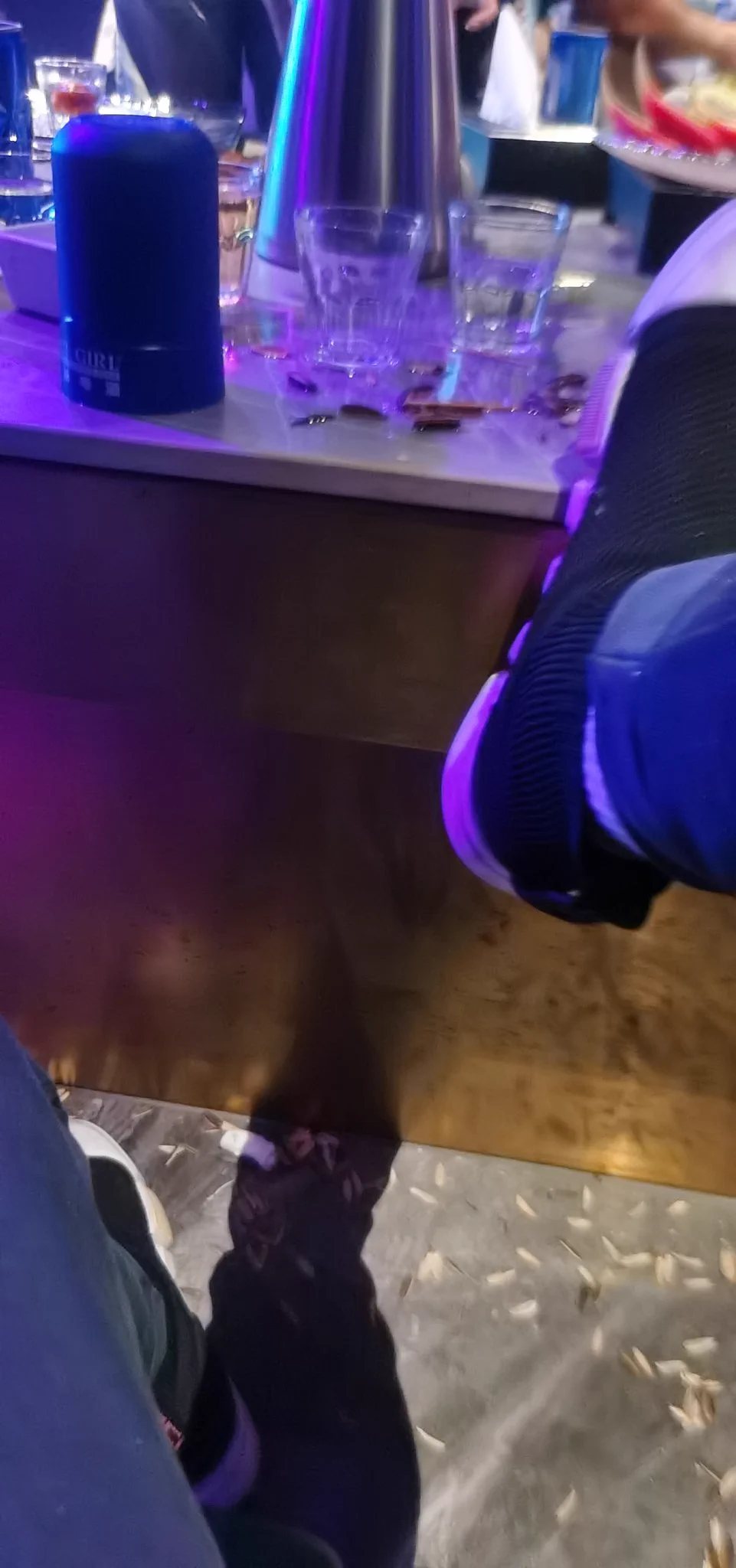 谁再把我微信，到处乱发，我要是知道是谁发的，我就把他微信，挂推特， https://t.co/fYCsLpGZZh