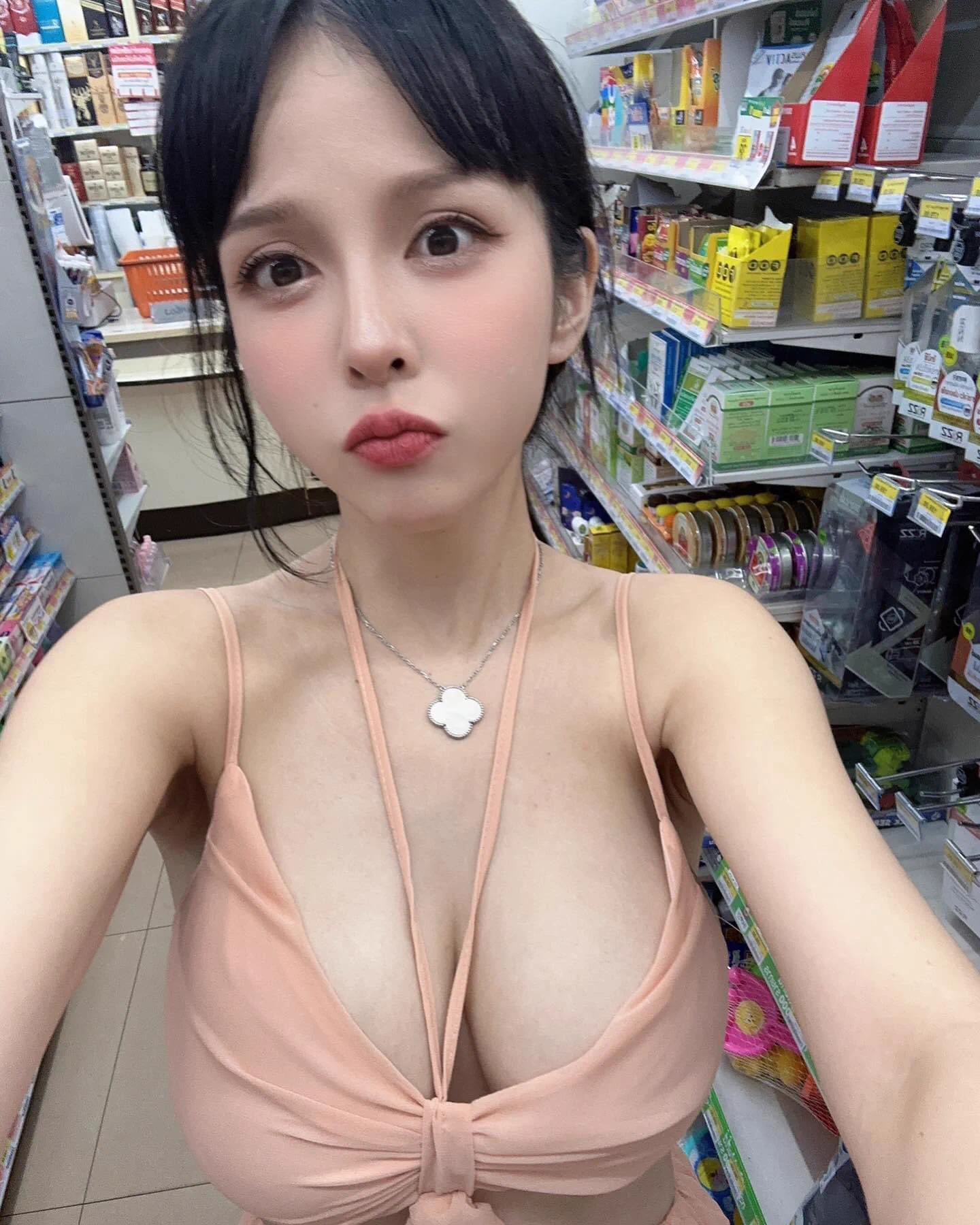 快樂就是把購物車都裝滿 再有人幫你清空🛒 https://t.co/JWb1SNEGfT