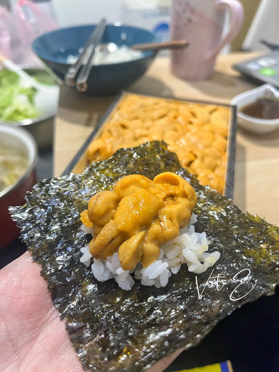 只是想在夜深人靜時
跟你們分享今晚我自己在家煮火鍋
配整盒海膽包飯的故事💛

#OL吃什麼

不能出門不能喝酒不能社交不能吃辣不能喝冰的的週末
我還是很懂得善待自己跟享受生活的(✽´ཫ`✽) https://t.co/lOtZUSLdht