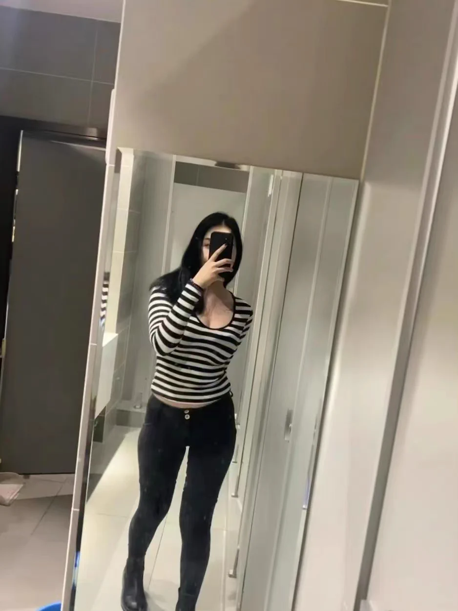 有人真的會把牛仔褲淘個洞 放進去嗎美麗凍人的天氣 多穿點 https://t.co/bTixJzqXiT