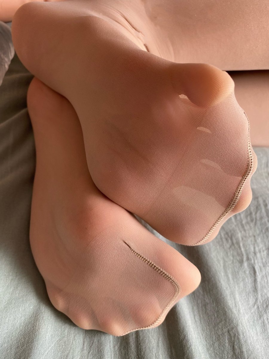 毫无疑问穿着丝袜的脚底魅力无限！

#丝袜 #原味 #脚底 #美腿 https://t.co/6Ov7ytRX6y