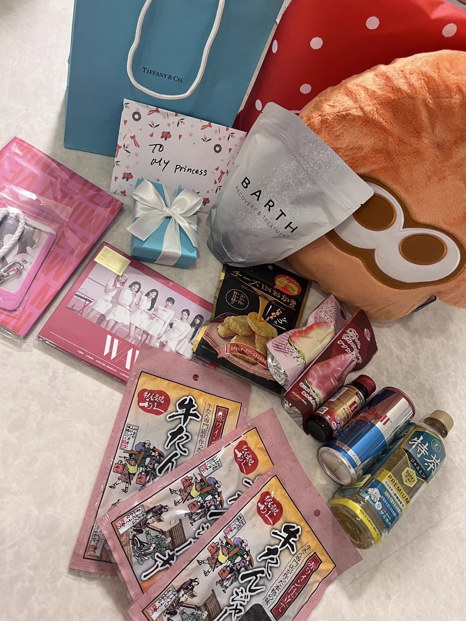 初めてのチェキ会ありがとうございました🥹💖💖💖みんなとゆっくりお話しできる貴重な機会☺️💖本当に来て頂いた皆様ありがとうございましたーーーー☺️💓💓クリスマスプレゼントも頂き本当にありがとうございます😭💖また明日って言ってくれる人が多くて嬉しかったよ🥹✨明日の準備してたら余裕で日付変わってる😇まだ終わってないあばば