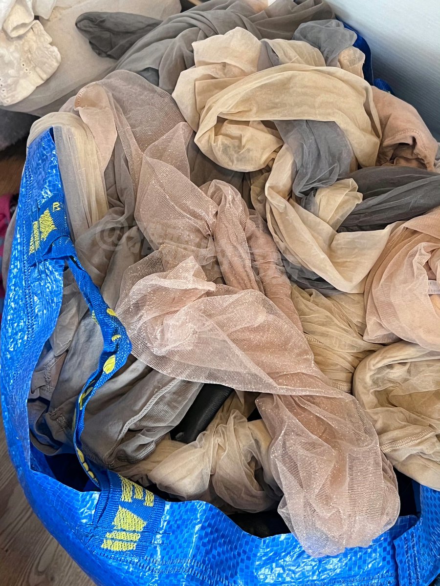 听说圣诞老人会在袜子里放礼物🎁  是每一双都放吗？ https://t.co/jqh2mA8THG