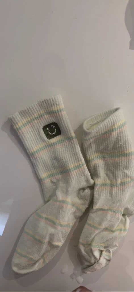 【有趣的经历】夏日在黄鱼上日常巡钓，看到一蜀地高三女生在出闲置。使用话术得到信任并加了微信。因高考刚完考，从收开始她的白袜，顺其自然地聊到性事。被高三女孩的这种仿佛压抑了很久的青春荷尔蒙所感叹。聊性事后她的白袜被我s完，还会发给她看。那段时间自己仿佛把精液都给了这个高三女孩… https://t.co/IJRzBCAfxe