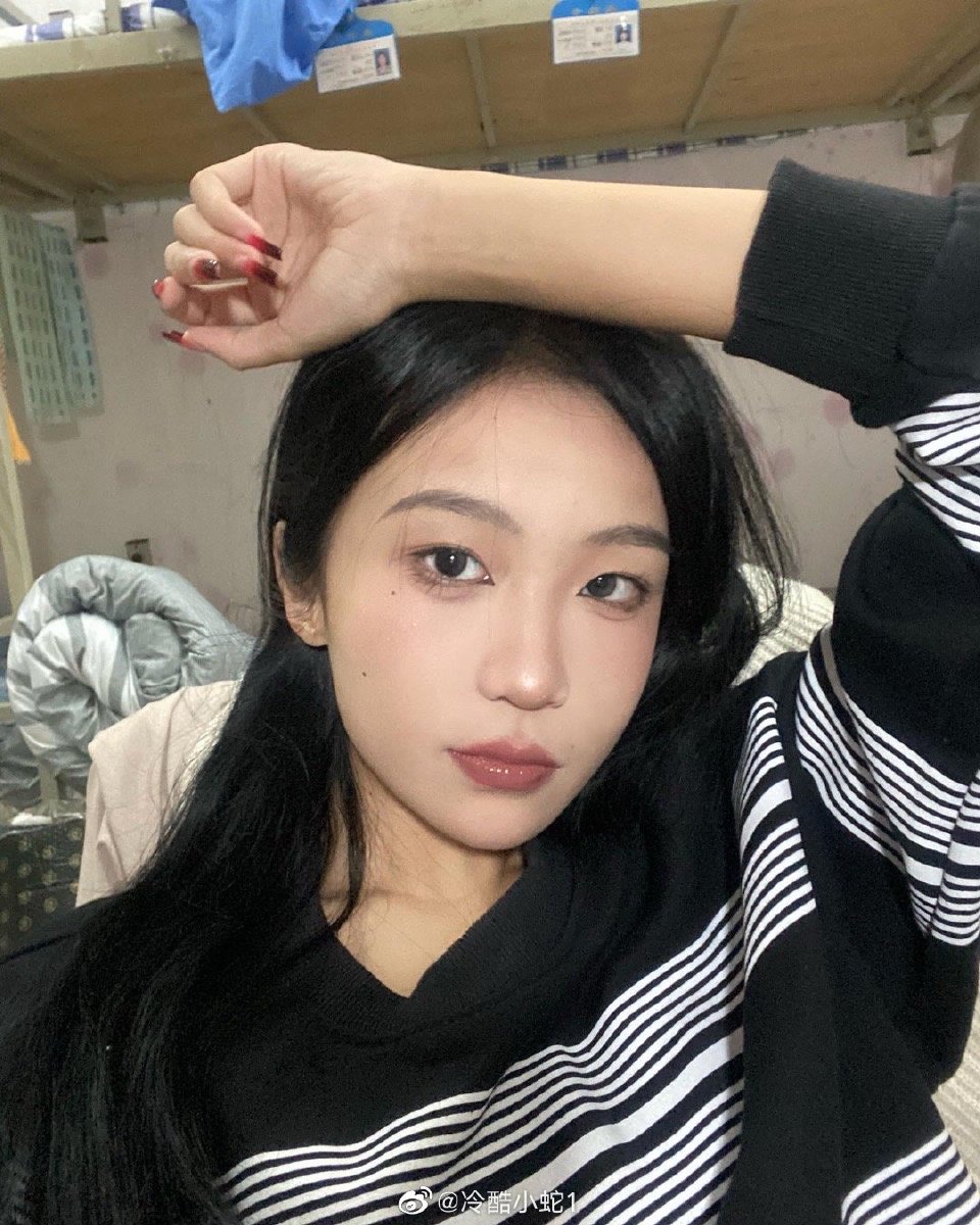 极致反差少女
@hutuiaitewo 
@woshuaibao 
@wsdsbs 

#反差 #反差女大学生 https://t.co/aTeVjJx0un