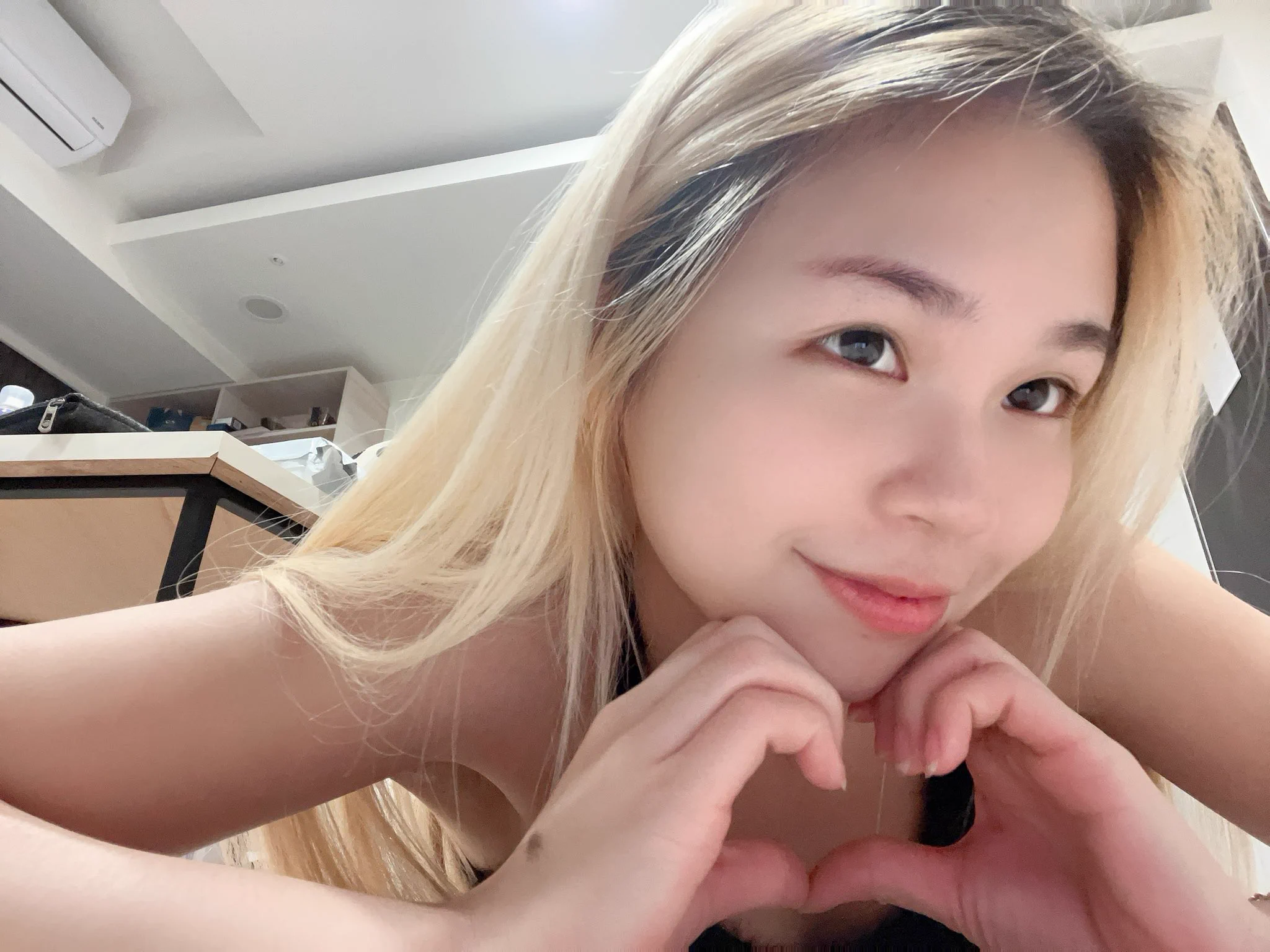 早安 起床了嗎？起床的跟我說早安 https://t.co/J0maseIeIa