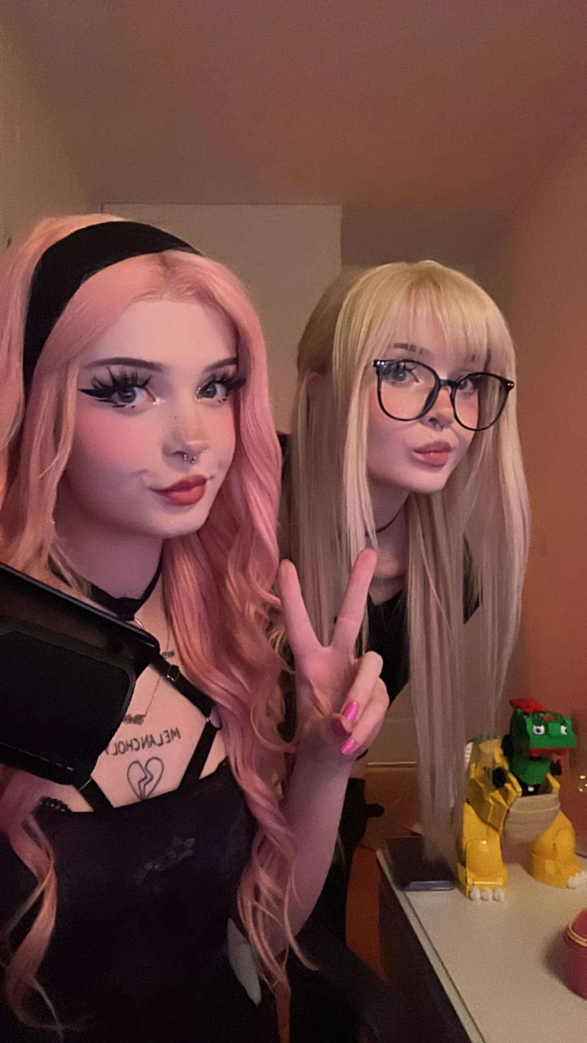 HAPPY NEW YEARS EVE !🍾🥂We’re listening to divorced dad rock and building LEGO 🤍https://t.co/aC3YxVnScC https://t.co/JbunMofTjL