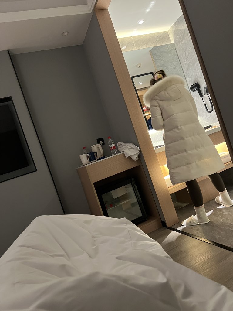 2024新年快乐，让爱相伴 https://t.co/Rea2FjHfJx