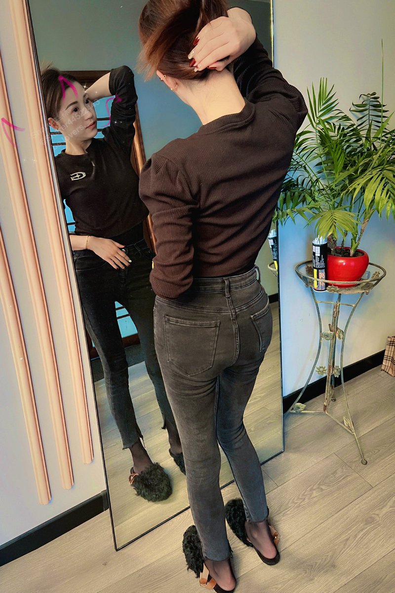 天鹅绒黑丝…♥️…“ iwe ”
#黑丝美腿 https://t.co/CDjrxFJ4Wj