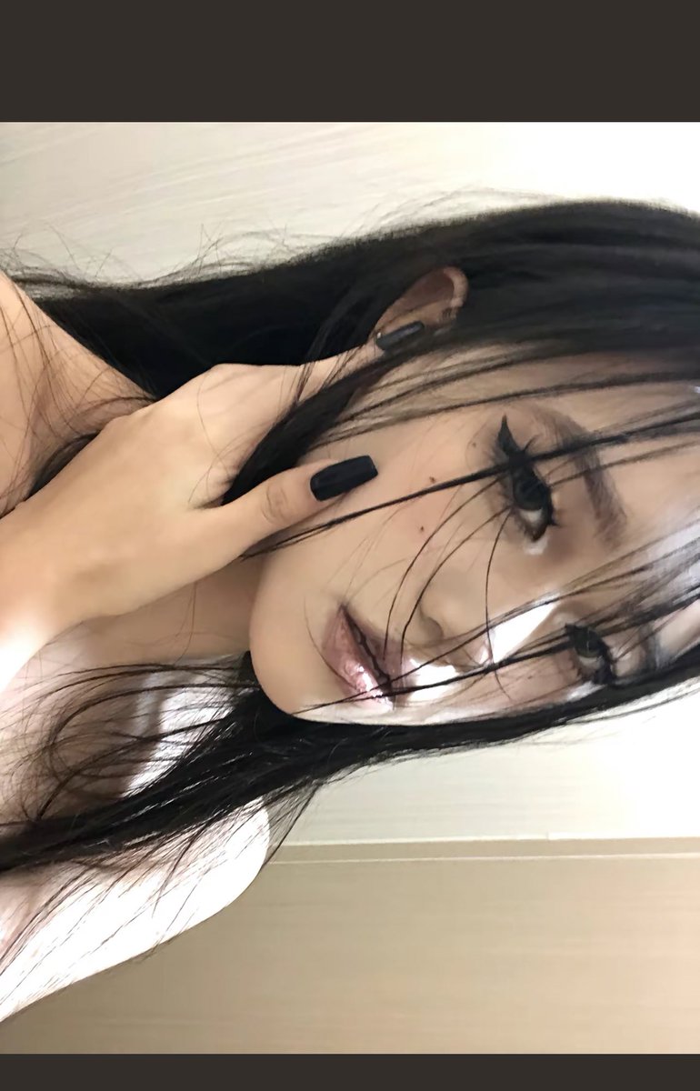不敢做这种湿发造型，我怕我后期P脸的时候把头发p的歪七扭八😞. https://t.co/4b5aTeY1CX