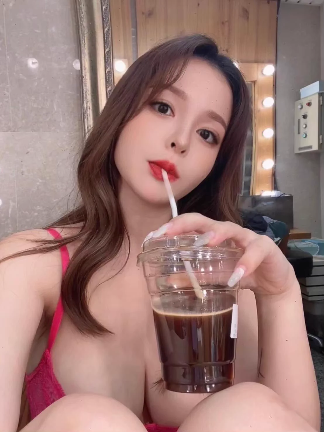 早起搭配冰美式快樂似神仙 https://t.co/tnm2qftnEt