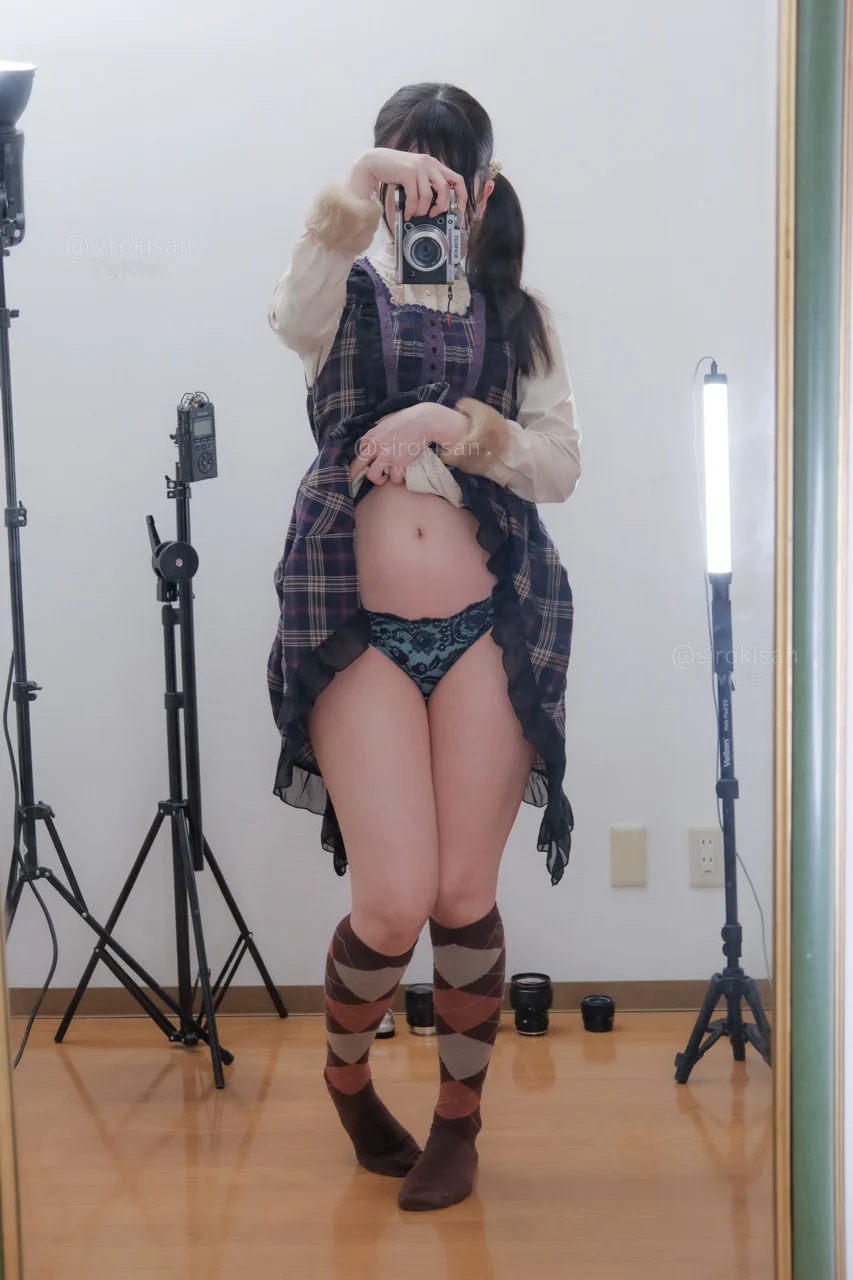 おパンツぺろんっ♡ https://t.co/C3cXElWa9v