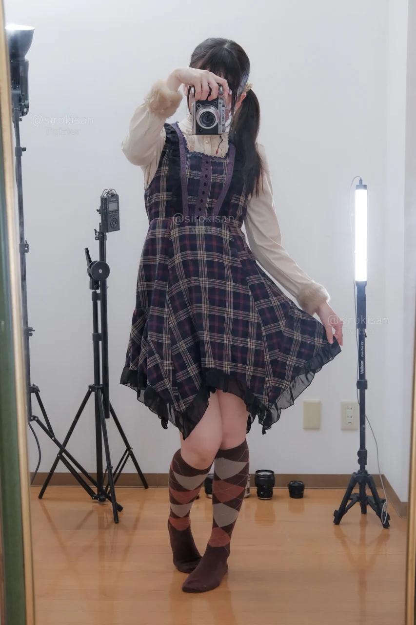 おパンツぺろんっ♡ https://t.co/C3cXElWa9v