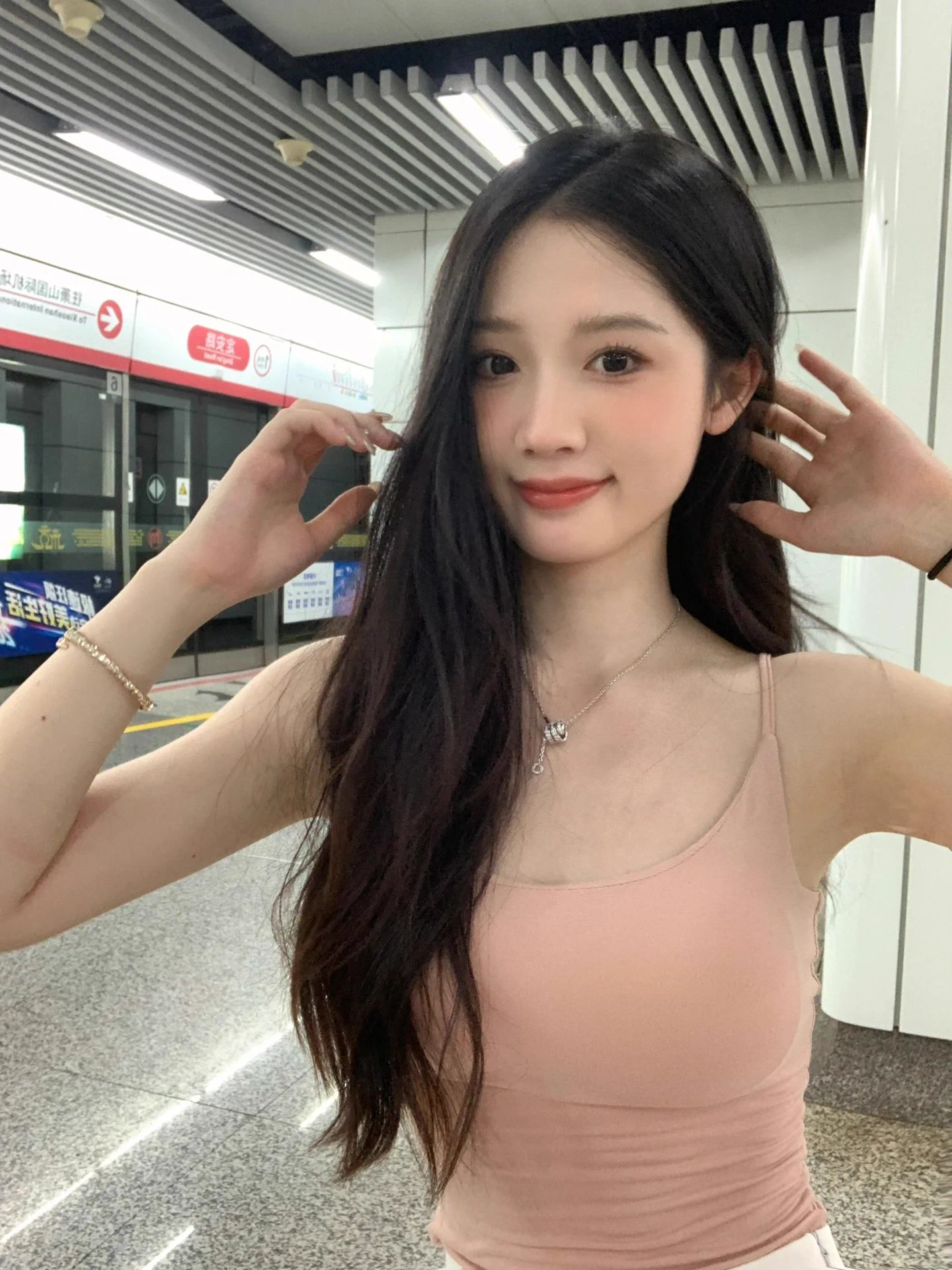 早上好，愿你眼中总有光芒，活成你想要的模样 https://t.co/iQcyCoWunS