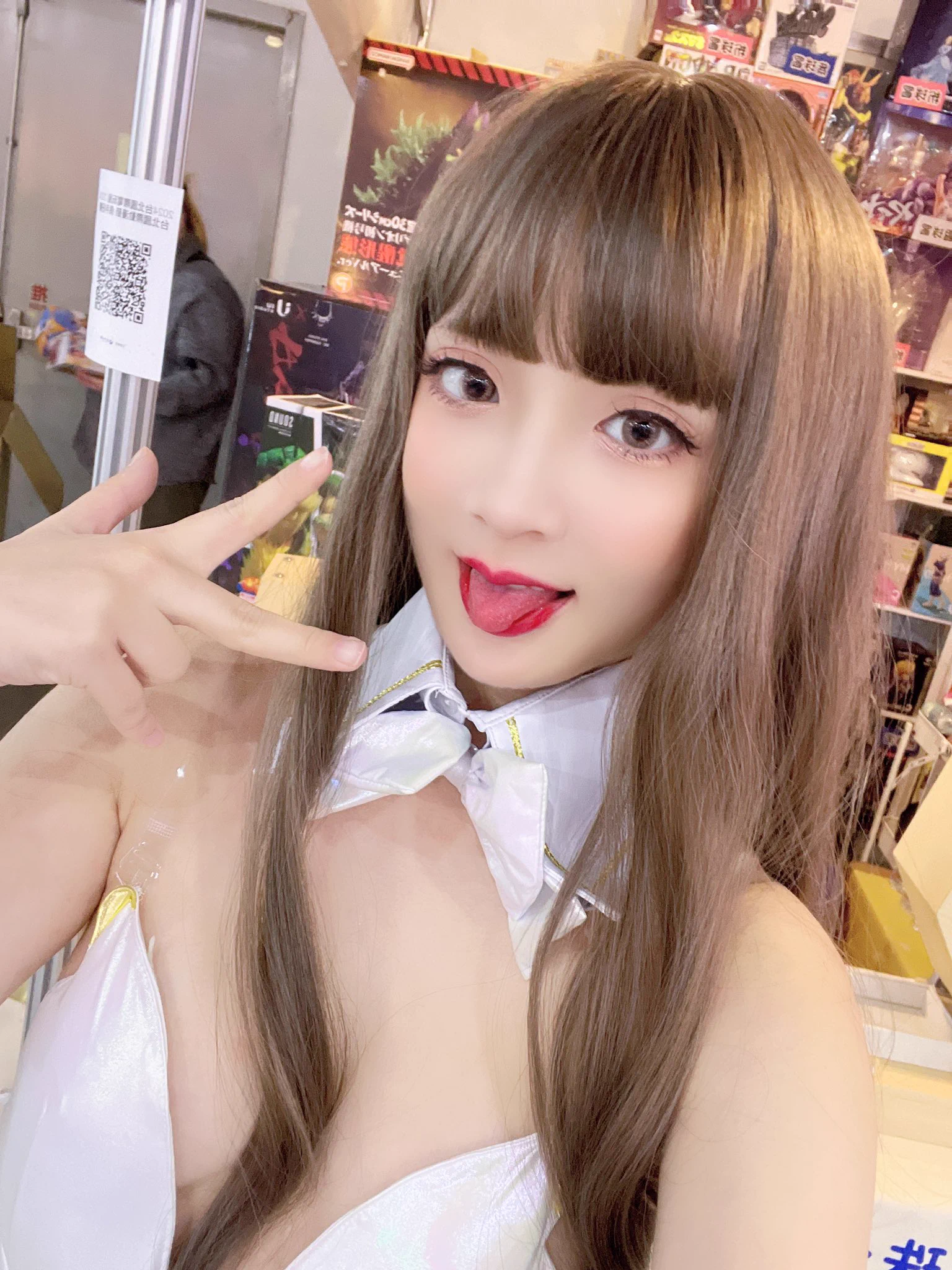 吐舌頭👅 https://t.co/2hvyAIn5kX