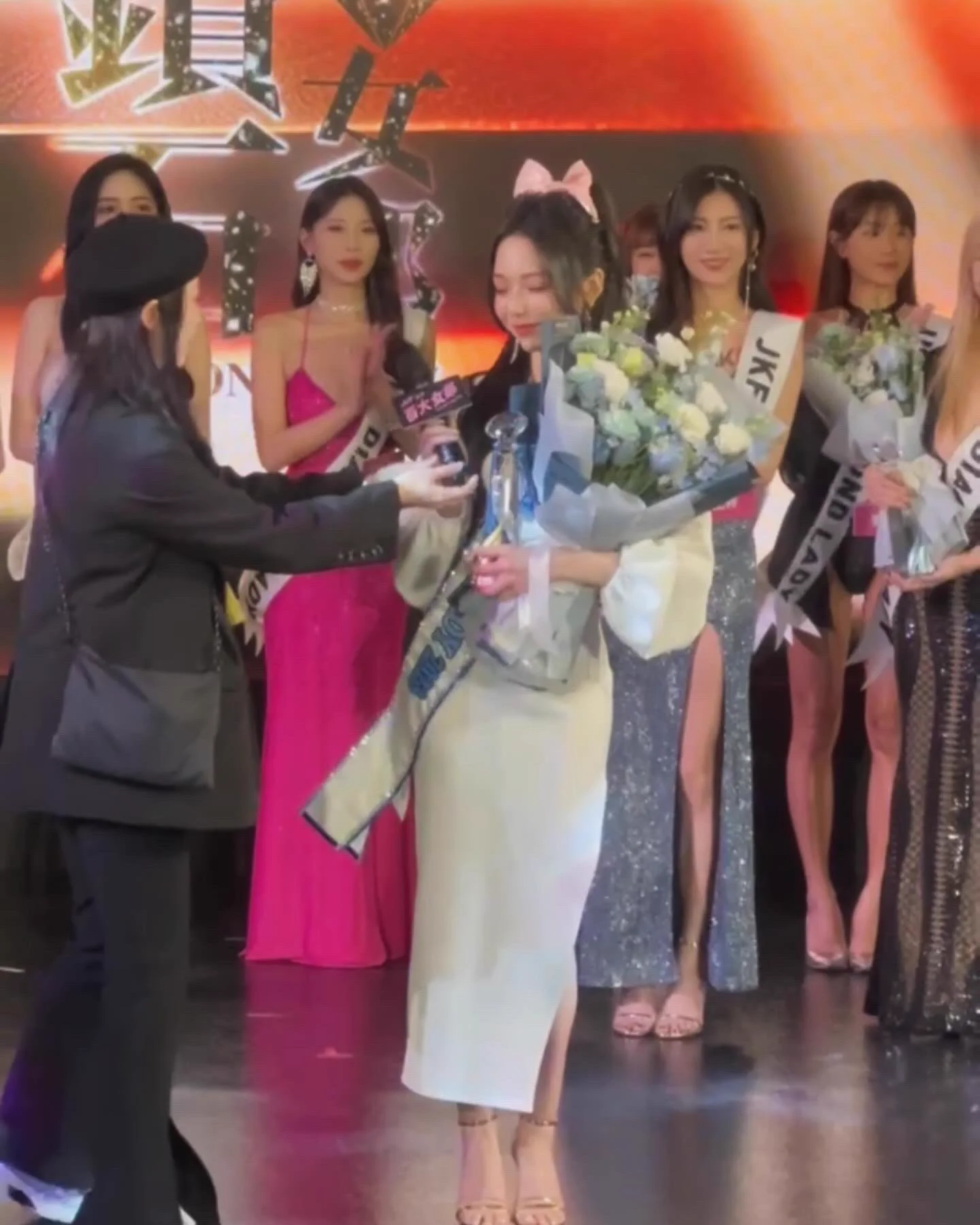 又拿了鑽石女郎第一名💎跟百大女郎第一名的獎盃回家🏆前一天睡三小時又瘋狂忙了一整天說真的頒獎的時候都已經累到恍神完全不知道自己在說什麼了😅但滿滿的感謝與感恩，依然會用行動證明你們沒有支持錯人✨1/26-28 「TSE台灣寫真博覽會」連結購票：https://t.co/Y6sYlyhaTY⚠️我在三號倉庫B-F06 https://t.co/cZtZB6rn8G