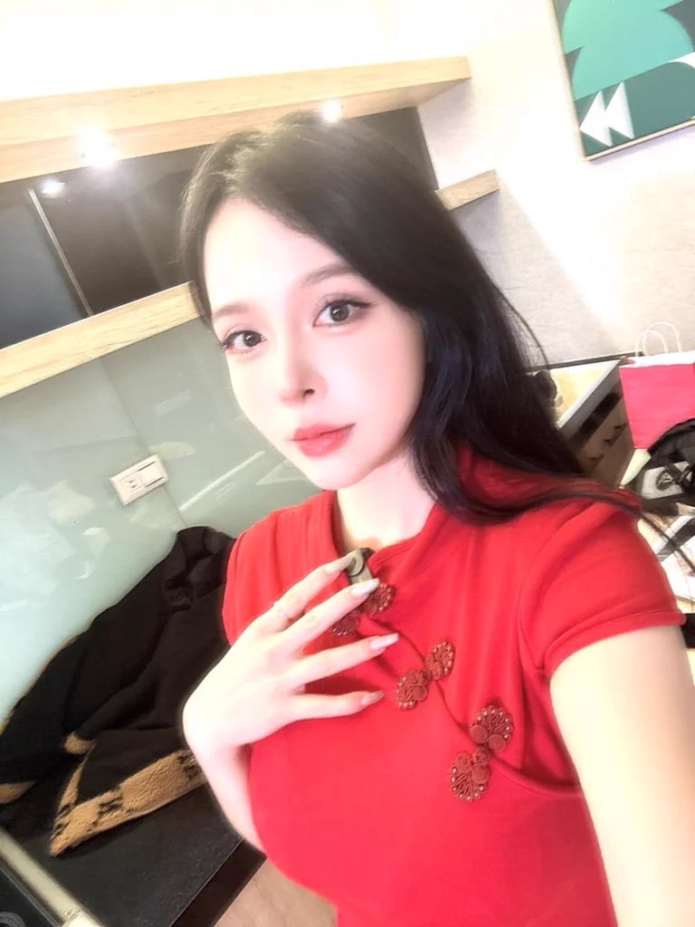 準備好你們的紅包 我要去拜年了🧧 https://t.co/9heaowfpUT
