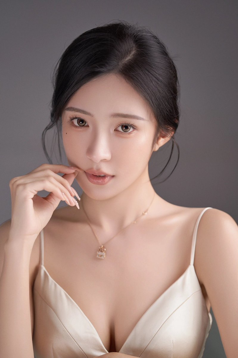 各位晚安，Good night！想你😜！ https://t.co/LcMnbwVPHp