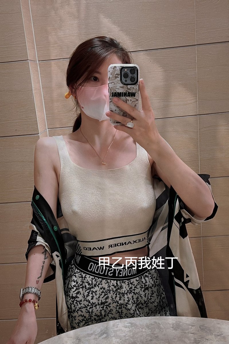 时间予我千万种欢喜，沿途逐枝怒放，全部遗漏都不要紧，得你一枝配我胸襟就好。 https://t.co/Hh094rGIYy